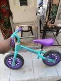Vélo pour enfant qui apprend à marcher