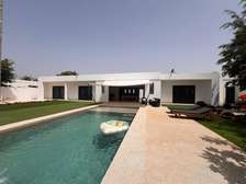 Villa Semi meublée avec piscine a Saly