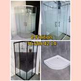 Cabine de douche blanc et noir