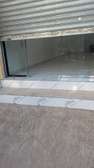 Showroom de 88m² 2 voies Allée Babacar SY