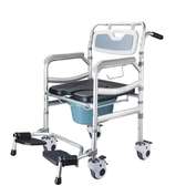 Chaise roulante de douche