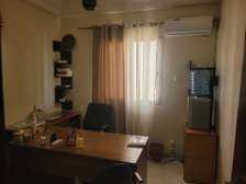 Bureau une pièce à louer par mois