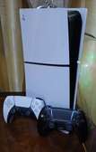 PS5 slim + 2 manettes + jeu EA FC25