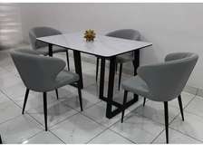 TABLE A MANGER 4 PLACES EN MARBRE CARRE  CLR NOIR/BLANC