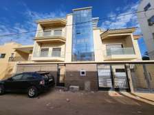 Villa R+2 à louer almadies