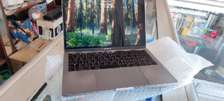 MacBook pro touch bar i7