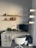 Bureau en bois gris