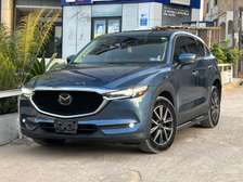 Mazda CX-5 SUV compact bleu métallisé jantes alliage