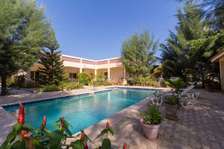 VENTE – Superbe demeure de 3787 m2 au Lac Rose
