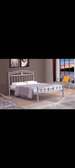 Lit double métal blanc design épuré 140x190 cm