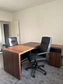 Bureau DG et fauteuils inclus