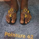 Nu pieds et sandales Massaï
