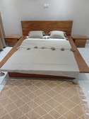 Grand lit + Matelas 2 places +2 chevets