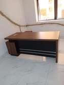 TABLES BUREAU+ RETOUR+ CAISSON (VENANT ALLEMAGNE)