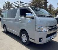 Mini VAN TOYOTA HIACE