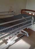Lit électrique médicalisé avec matelas