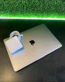 MacBook pro 2019 13 256/16Go