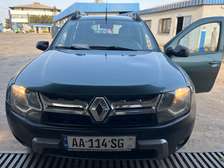 Renault Duster SUV compact noir robuste