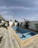 VILLA F4 DE 380m2 À VENDRE À NGUERING