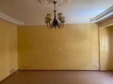 Chambre avec balcon à louer à la Cité Mbackiyou Faye