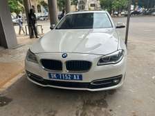 BMW Série 5 Blanc Puissant et Confortable