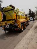 Camion hydrocureur