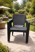Chaise en plastique solide