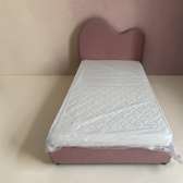 Paire de lits simples rose poudré avec matelas + meuble