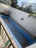 Belle villa vide F7 avec piscine à louer à Mermoz