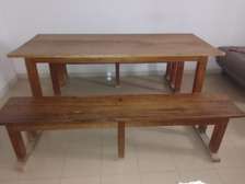 Ensemble Table à Manger et 2 Bancs en Bois Massif