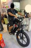 Vélo hybride électrique : mi-vélo, mi-scooter, 100 % fun !