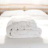 Couette blanche standard légère hypoallergénique