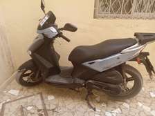 Kymco Agility 150cc noir bleu scooter urbain