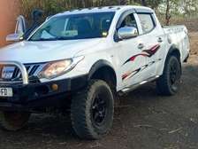 LOCATION MITSUBISHI L200 AVEC CHAUFFEUR
