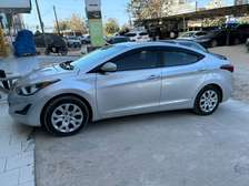 Hyndai elantra 2016 automatique esance 4cilinder