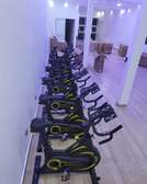 Vélo spinning professionnels neuf dans sont carton