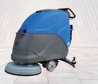 Autolaveuse à traction assistée  neuve dans son emballage