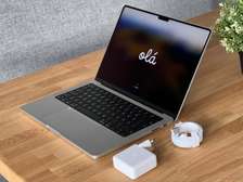 Mac book M3 Pro 1tera Ram18