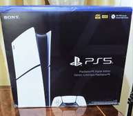 PS5 slim + 2 manettes + jeu EA FC25
