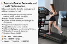 Tapis roulant électrique compact noir avec écran digital