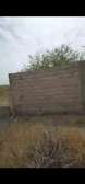 Mur parpaings extérieur robuste pour sécuriser terrain