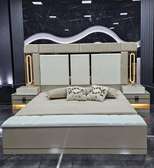 Chambre à coucher moderne LED beige noir