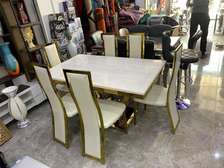 Table en marbre dorée
