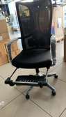 Chaise bureau ergonomique noire avec repose-pieds