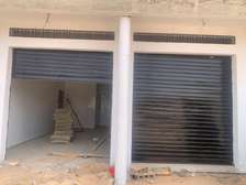 Grand magasin à louer en bordure de route