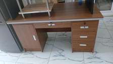 Table Bureau avec 5 tiroir dont 2 à clé