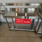 Table inox professionnelle grande surface stable