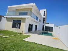 PROJET DE 8 VILLAS AVEC PISCINE  A LA SOMONE