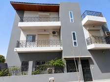 Immeuble R+2 à louer Grand Mbao cité SIDAK