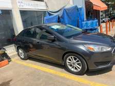 Ford Focus Gris métallisé Berline 4 portes